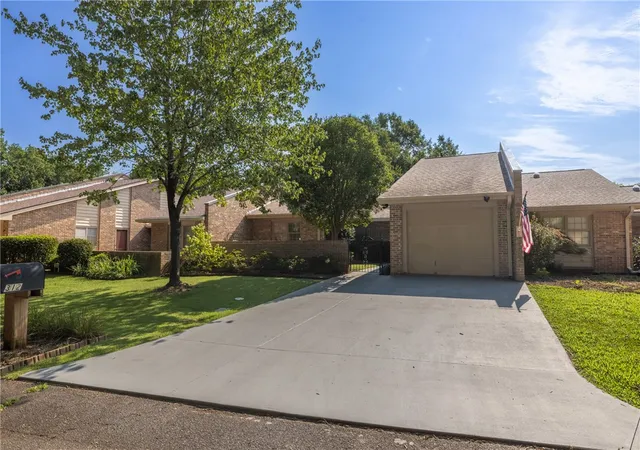 Photo 3 of Single family home for sale at 312 Downs Blvd, Clemson, SC 29631 | MLS# 20304815 | Listing updated on 2026-10-12