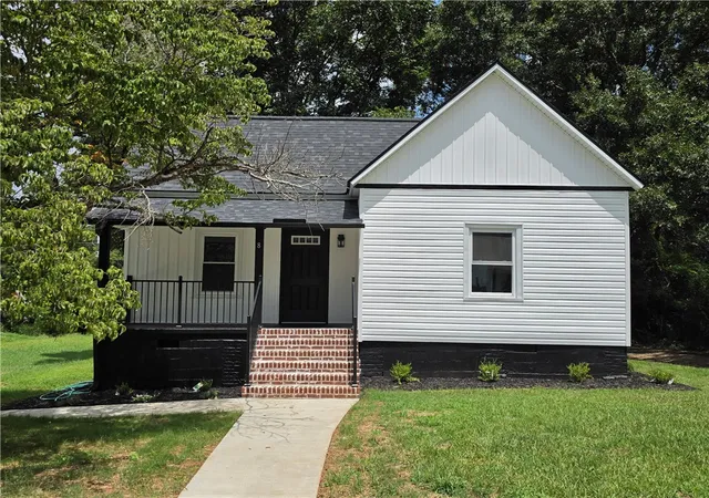 1st image of 8 W First St, Williamston, SC 29697 | MLS# 20304843