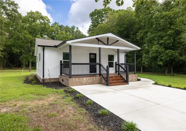 1st image of 118 Strawberry Rd, Anderson, SC 29626 | MLS# 20304828