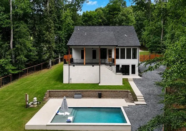 Photo 3 of Single family home for sale at 1422 Hunters Trl, Anderson, SC 29625 | MLS# 20304758 | Listing updated on 2026-09-17