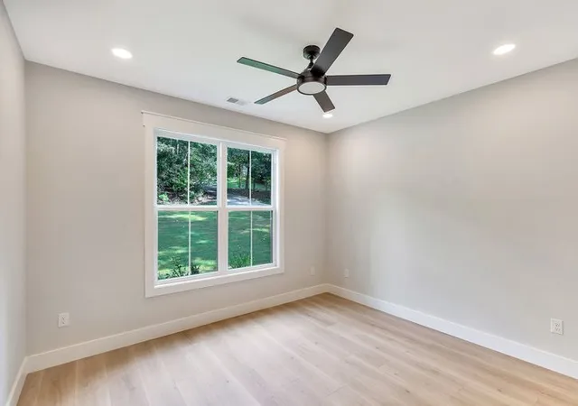 Photo 4 of Single family home for sale at 1422 Hunters Trl, Anderson, SC 29625 | MLS# 20304758 | Listing updated on 2026-09-17