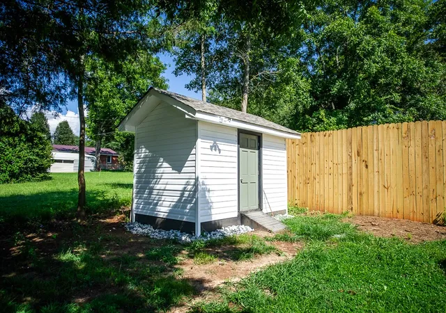 23rd image of 203 N Hampton St, Westminster, SC 29693 | MLS# 20304738
