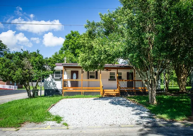 3rd image of 203 N Hampton St, Westminster, SC 29693 | MLS# 20304738