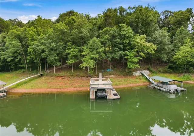 Photo 2 of Single family home for sale at 102 Pier Thirty Three, Townville, SC 29689 | MLS# 20304410 | Listing updated on 2026-10-10