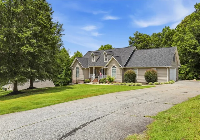 1st image of 509 Horseshoe Dr, Seneca, SC 29678 | MLS# 20304876