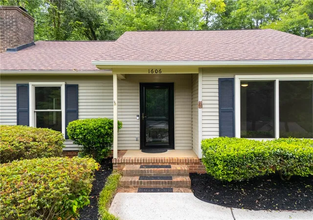 Photo 2 of Sale Pending at 1606 Winding Way, Taylors, SC 29687 | MLS# 20304882 | Listing updated on 2026-08-23