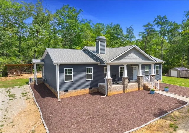 Photo 3 of Single family home for sale at 195 Centurion Ln, Pickens, SC 29671 | MLS# 20304891 | Listing updated on 2026-09-24