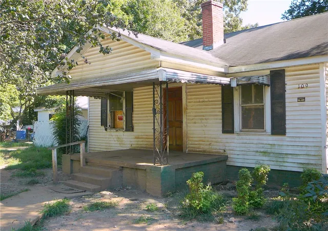 1st image of 109 W Roosevelt Dr, Anderson, SC 29624 | MLS# 20304903