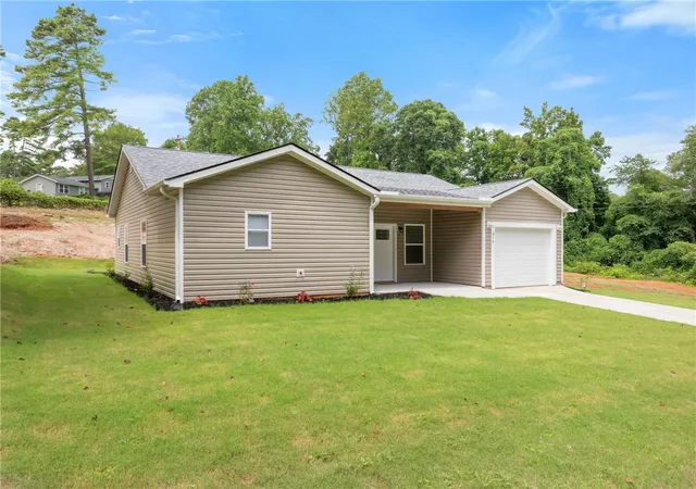 2nd image of 914 Smith Grove Rd, Easley, SC 29640 | MLS# 20304900