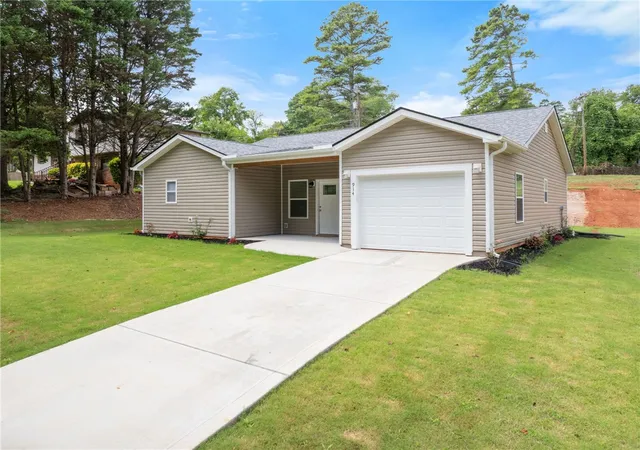 Photo 2 of Single family home for sale at 914 Smith Grv Rd, Easley, SC 29640 | MLS# 20304900 | Listing updated on 2026-09-08