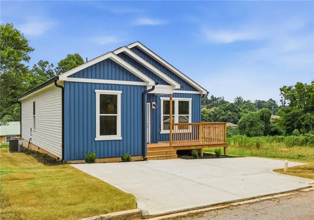3rd image of 403 Tribble St, Seneca, SC 29678 | MLS# 20304913