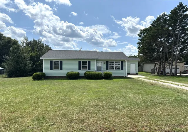 Photo 1 of Single family home for sale at 310 Kingsboro Rd, Anderson, SC 29626 | MLS# 20304905 | Listing updated on 2026-08-11