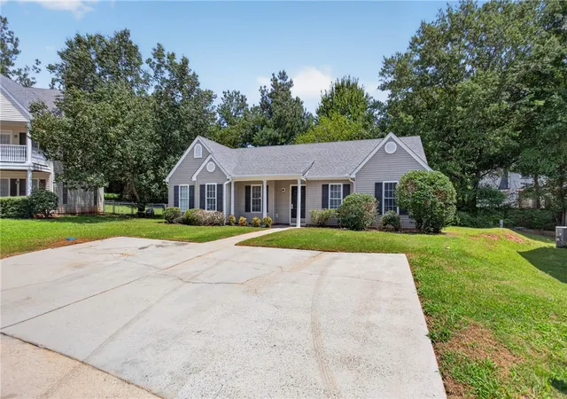 Photo 3 of Sale Pending at 115 Arbors Ct, Central, SC 29630 | MLS# 20304886 | Listing updated on 2026-08-31