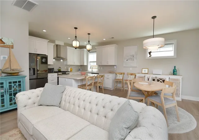 Photo 3 of Single family home for sale at 114 Taylor St, Greenville, SC 29601 | MLS# 20304889 | Listing updated on 2026-10-05
