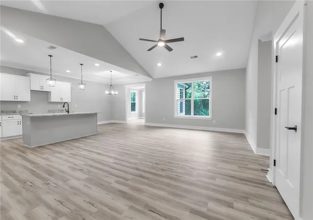 Photo 3 of Single family home for sale at 122 Indian Ridge Dr, Laurens, SC 29360 | MLS# 20304875 | Listing updated on 2026-08-11