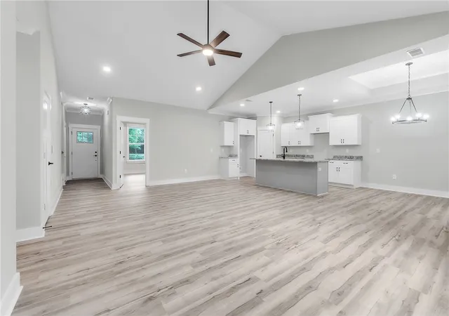Photo 4 of Single family home for sale at 122 Indian Ridge Dr, Laurens, SC 29360 | MLS# 20304875 | Listing updated on 2026-08-11
