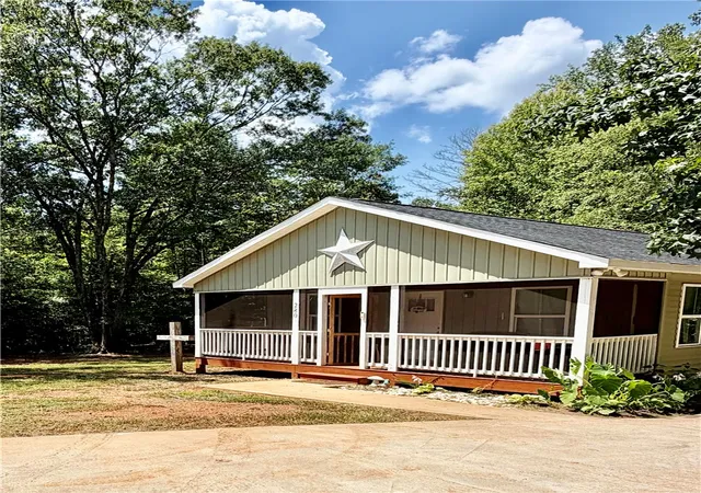 Photo 3 of Single family home for sale at 280 Dogwood Dr, Westminster, SC 29693 | MLS# 20304917 | Listing updated on 2026-09-02