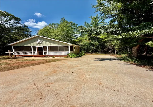 Photo 4 of Single family home for sale at 280 Dogwood Dr, Westminster, SC 29693 | MLS# 20304917 | Listing updated on 2026-09-02