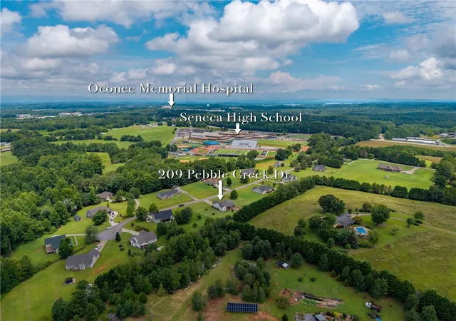 Photo 4 of Single family home for sale at 209 Peeble Crk Dr, Seneca, SC 29678 | MLS# 20304832 | Listing updated on 2026-09-14
