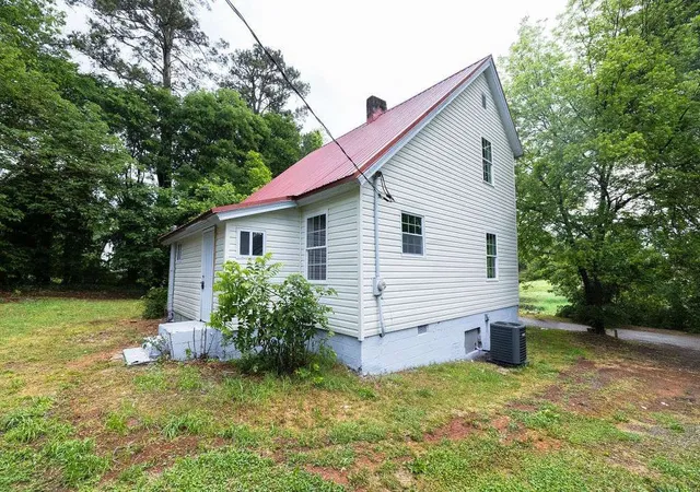 3rd image of 1502 Mitchell St, Anderson, SC 29624 | MLS# 20304945