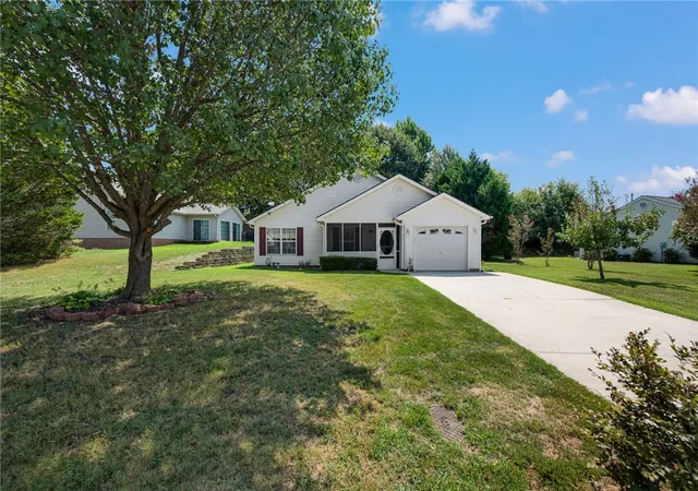 2nd image of 611 Hunters Ln, Anderson, SC 29625 | MLS# 20304884