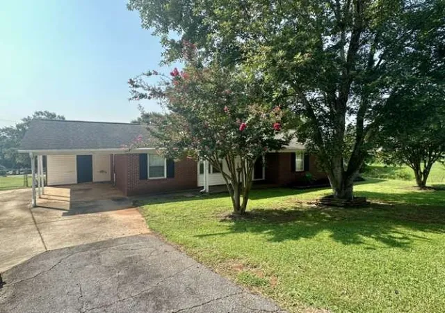 Photo 3 of Single family home for sale at 2402 Rolling Green Rd, Anderson, SC 29621 | MLS# 20304990 | Listing updated on 2026-09-13