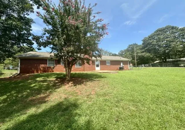 Photo 4 of Single family home for sale at 2402 Rolling Green Rd, Anderson, SC 29621 | MLS# 20304990 | Listing updated on 2026-09-13