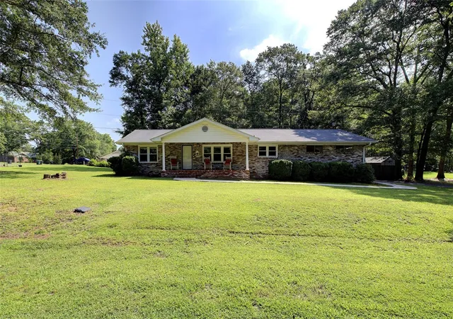 Photo 1 of Single family home for sale at 303 Mill St, Williamston, SC 29697 | MLS# 20304975 | Listing updated on 2026-08-26