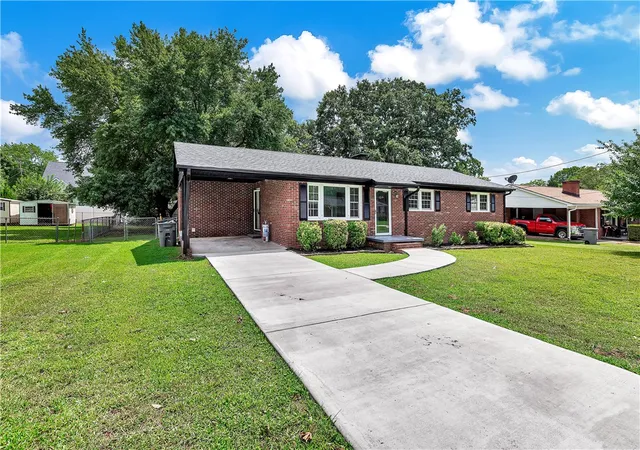 2nd image of 109 Avery St, Greenville, SC 29617 | MLS# 20304948