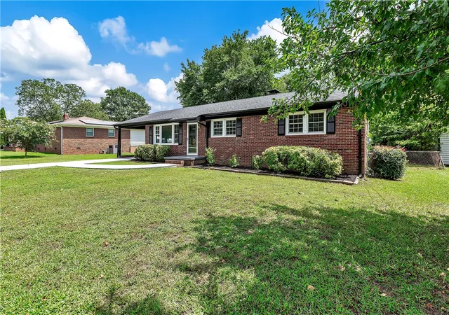 Photo 3 of Sale Pending at 109 Avery St, Greenville, SC 29617 | MLS# 20304948 | Listing updated on 2026-09-04