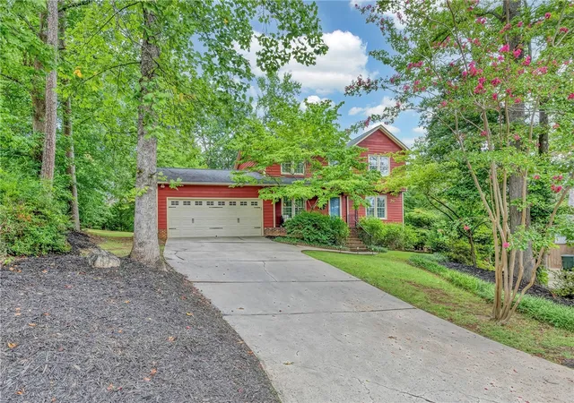 Photo 1 of Single family home for sale at 16 Pine View Ter, Taylors, SC 29687 | MLS# 20305013 | Listing updated on 2026-09-14