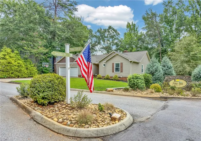 Photo 32 of Single family home for sale at 16 Pine View Ter, Taylors, SC 29687 | MLS# 20305013 | Listing updated on 2026-10-27