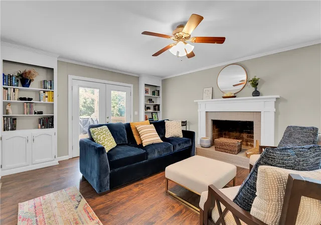 Photo 3 of Single family home for sale at 16 Pine View Ter, Taylors, SC 29687 | MLS# 20305013 | Listing updated on 2026-09-14