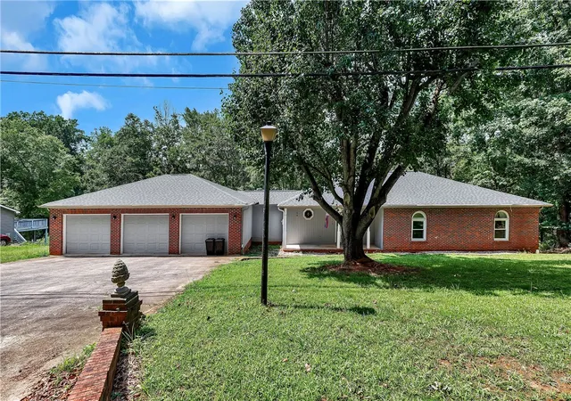 Photo 2 of Single family home for sale at 118 Old Saluda Dam Rd, Greenville, SC 29611 | MLS# 20304177 | Listing updated on 2026-08-18