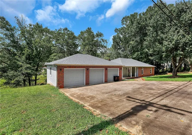Photo 3 of Single family home for sale at 118 Old Saluda Dam Rd, Greenville, SC 29611 | MLS# 20304177 | Listing updated on 2026-08-18