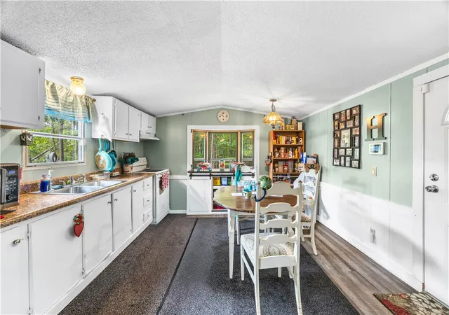 Photo 3 of Manufactured home for sale at 725 Shelor Fry Rd, Fair Play, SC 29643 | MLS# 20305007 | Listing updated on 2026-08-13