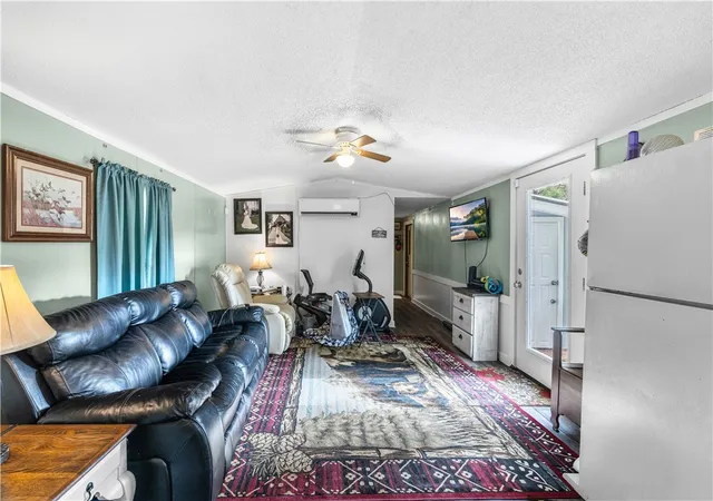 Photo 3 of Manufactured home for sale at 725 Shelor Fry Rd, Fair Play, SC 29643 | MLS# 20305007 | Listing updated on 2026-08-13