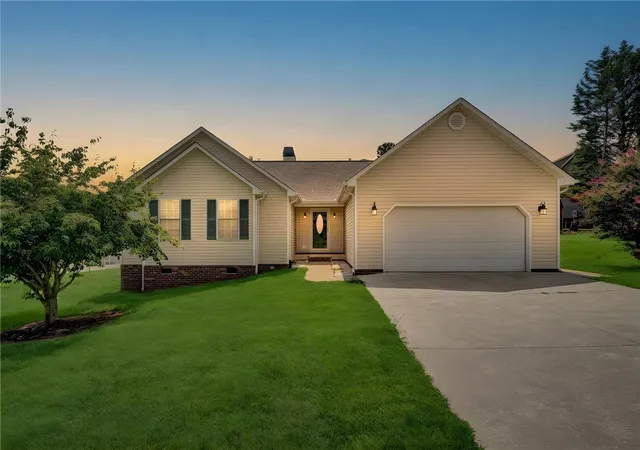 Photo 1 of Single family home for sale at 101 Summercrest Ct, Easley, SC 29642 | MLS# 20305018 | Listing updated on 2026-08-14