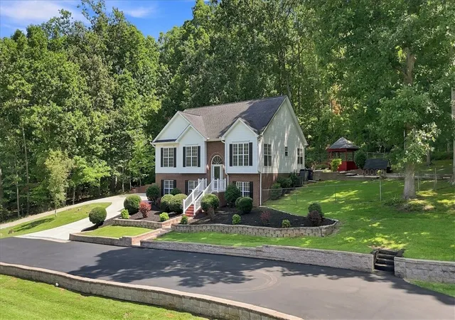 Photo 2 of Single family home for sale at 1052 Madden Brg Rd, Central, SC 29630 | MLS# 20304914 | Listing updated on 2026-08-29