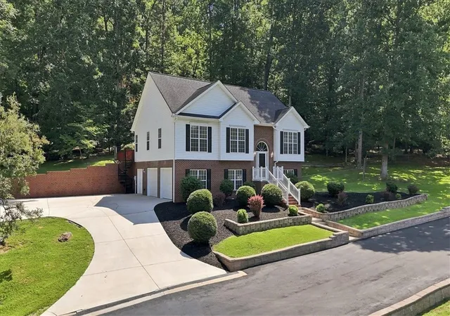 Photo 3 of Single family home for sale at 1052 Madden Brg Rd, Central, SC 29630 | MLS# 20304914 | Listing updated on 2026-08-29