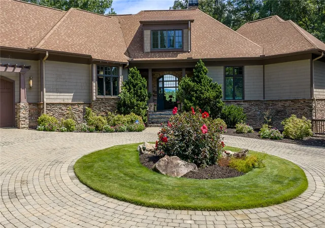 Photo 3 of Single family home for sale at 104 Sweetshrub Way, Sunset, SC 29685 | MLS# 20304633 | Listing updated on 2026-08-17