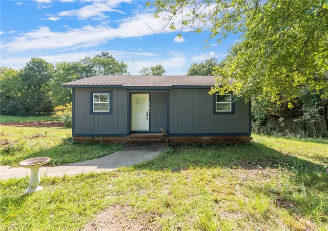 3rd image of 166 Mcjunkin Dr, Pickens, SC 29671 | MLS# 20305084