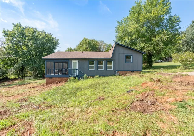 Photo 3 of Single family home for sale at 166 Mcjunkin Dr, Pickens, SC 29671 | MLS# 20305084 | Listing updated on 2026-10-03