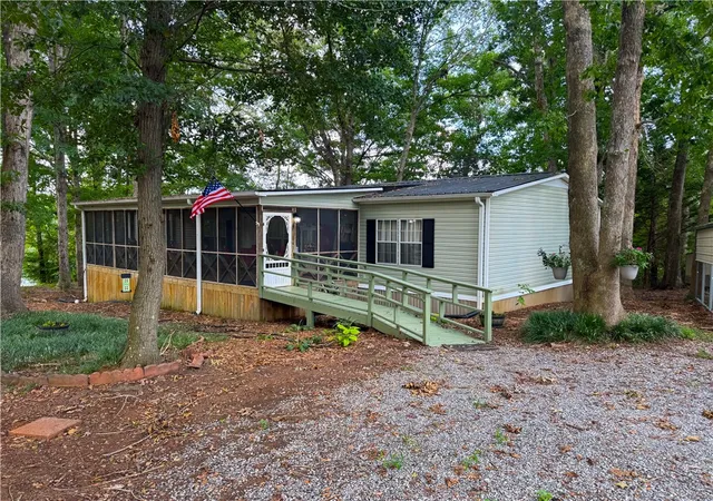 1st image of 322 Lakeview Dr, Townville, SC 29689 | MLS# 20304895