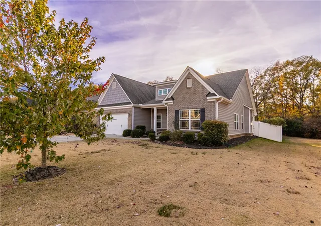 Photo 3 of Single family home for sale at 1035 Drakes Xing, Anderson, SC 29625 | MLS# 20305086 | Listing updated on 2026-08-28
