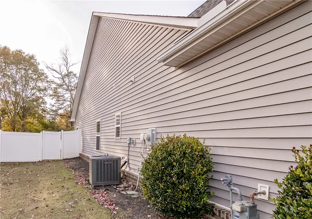 Photo 3 of Single family home for sale at 1035 Drakes Xing, Anderson, SC 29625 | MLS# 20305086 | Listing updated on 2026-08-28