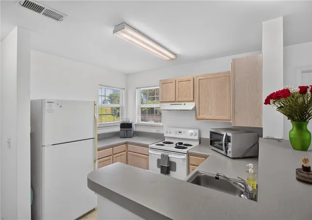 Listing Photo 4 - Condo for sale in building located at 146 University Vlg Dr, Central, SC 29630 - Unit #H