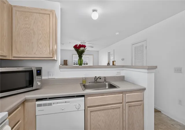 Listing Photo 5 - Condo for sale in building located at 146 University Vlg Dr, Central, SC 29630 - Unit #H