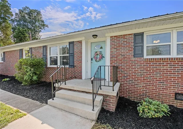Photo 2 of Sale Pending at 113 Terrace Ln, Anderson, SC 29621 | MLS# 20304307 | Listing updated on 2026-08-31
