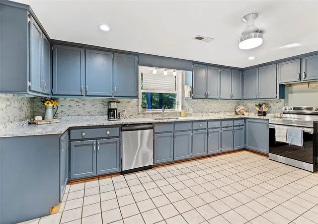 Photo 3 of Single family home for sale at 93 York Dr, Iva, SC 29655 | MLS# 20305100 | Listing updated on 2026-08-15
